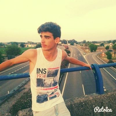 La vida no es un pasillo recto y fácil que recorremos libres y sin obstáculos, si no un laberinto lleno de pasadizos. Andujar. Desde el 97.