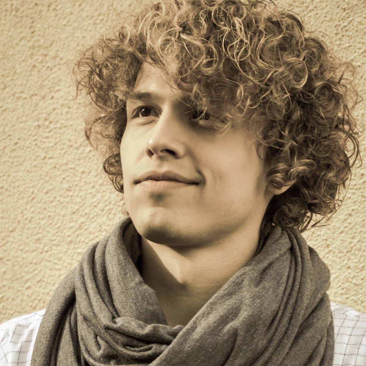 Actor, model and musician. Working in Europe and internationally.