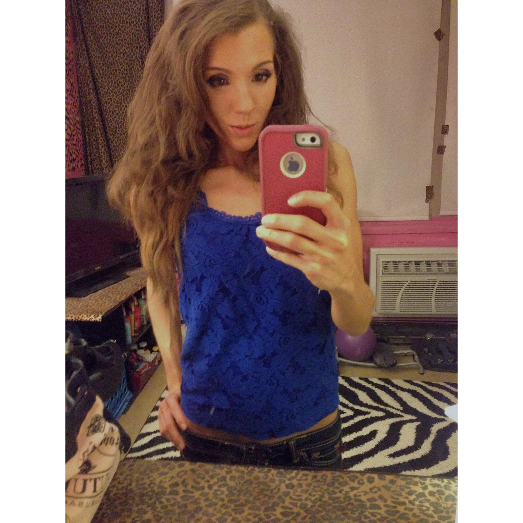 21| Addiction to Working Out & My Healthy Lifestyle | I Love Fashion,Makeup, One Direction, Nick Jonas & Demi is my idol. |Instagram :christinashort|