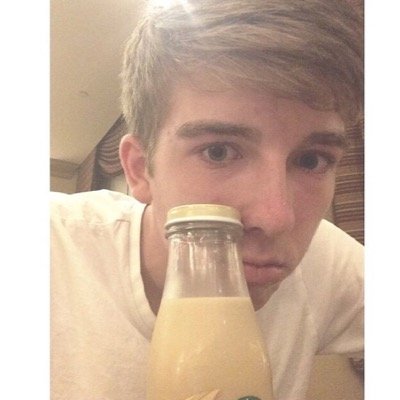 food oh and hey youre a babe instagram:ausstindean snapchat:jamesaustindean
vine:austin dean