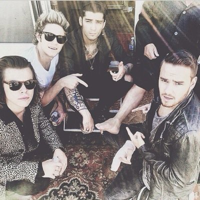 ❝ baby you light up my world like nobody else the way that you flip your hair gets me overwhelm but when you smile at the ground it ain't hard to tell❞ ❁1d♡5sos