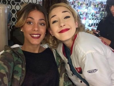 Mechi: *mis ojos puestos en las cosas del cielo*, Tini: *los sueños se hacen realidad*  =)  Mechista y Tinista :*