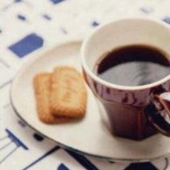 OweDeveFdqntxxa's profile picture. 朝飲むコーヒーには凝ってます。一日の活力になるので美味しく入れれた朝は気合も十分（笑）コーヒー好きの方RTよろしくです^^　今だけプレゼント！自動で1万フォロワーと毎月1万円の副収入が手に入るツイッターツール↓　無料です♪