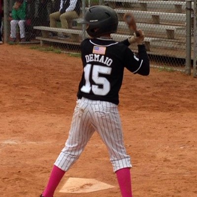 Hello my name is joe I luv sports and sneckers Yankees and the bangles and ginets r my favorite team please follow I'll follow back:insta joe_demaio15