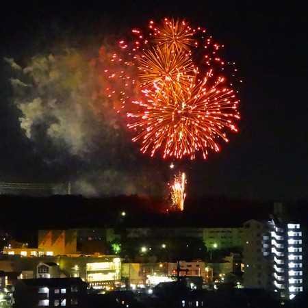花火画像ツイートします★まぐまぐ⇒http://t.co/bWfoAFRm8Y にて店舗経営者・小規模事業者の方向けに「無料ブログで集客する方法」垂れ流しています。お気軽にフォローしてください。無言フォロー大歓迎♪