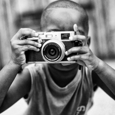 Jeune artiste photographe recherchant stage et modeles (books gratuits). Promotion 2014/2015 Ecole de photographie ICART Paris. Ouvert à tout type de modeles