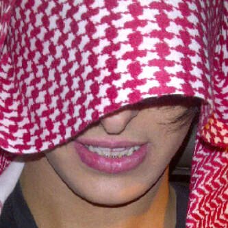 : دقايق.. لو سمح وقتك دقايق، انا مشتاق لك بالحيل و ضايق!
