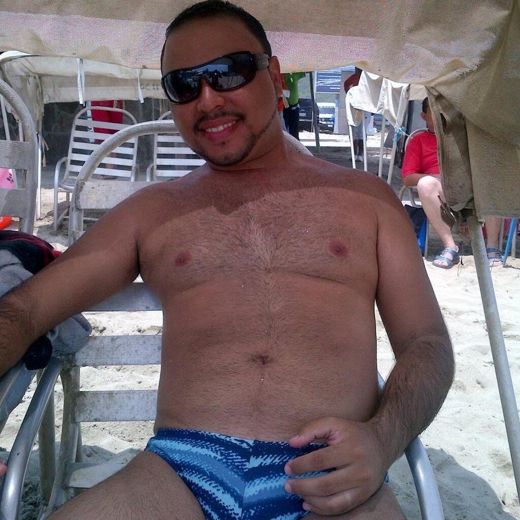 Soy Educador en Mención Lengua y Literatura, egresado de la UPEL, tengo 28 años de edad, y curso tambien el 5to semestre de Comunicación Social. 04245293254