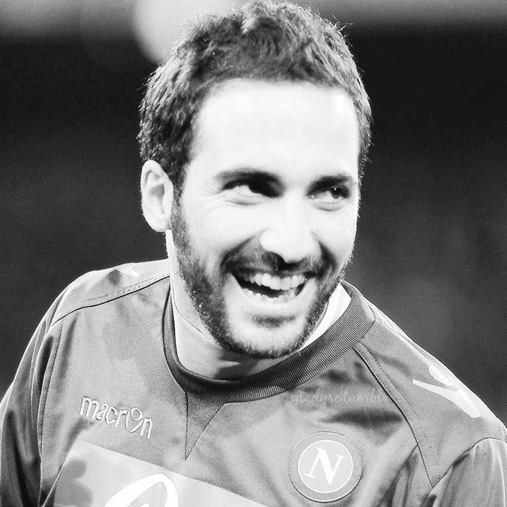 En las buenas se suben todos al barco es fácil, en las malas están los que saben. #GH9 #ForzaHiguain