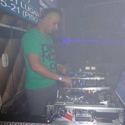 DJ COLOMBIANO RADICADO EN PANAMA RESIDENTE DE LOS MEJORES CLUBS BELLINI, PURE.