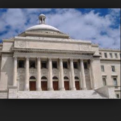 #MODAP Analizaremos lo que transmiten con su vestimenta y postura los políticos en Puerto Rico. Envía una foto de algún político a: modapoliticospr@gmail.com