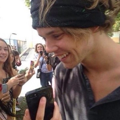 please rt the link in my bio, then tell me when done & i will dm you to luke hemmings