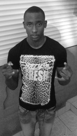 Follow me and follow back:) #TeamDélire* #TeamMusik* #TeamPSG* #TeamCash...3* Skype:Nathanael ONCOMODE*