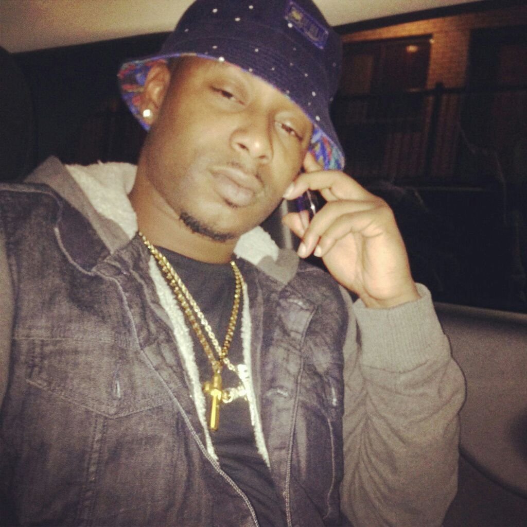 http://t.co/rHfVb2KmKm
Artist,Business Man, PowerLock #RunGang #SqaudLock #Lockboyz
