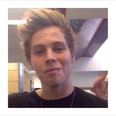 follow @metalliclrh bc u got a free follow