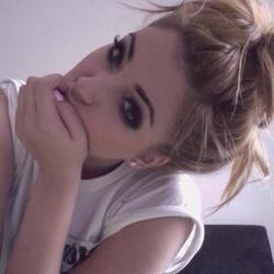 BlissE_AJ's profile picture. 21. ||Estudio teatro || Deje a un sexy hombre en la cama sin saber que era mi profesor||