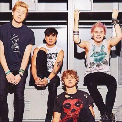 Pictures of those four weird ass kids from Sydney. // 3
