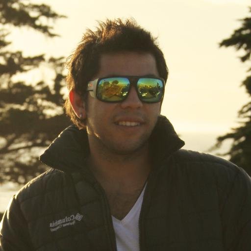 Publicista , un creativo listo para resolver todas sus necesidades, hasta esas que aun no saben que necesitan. El resto del tiempo solo improviso.