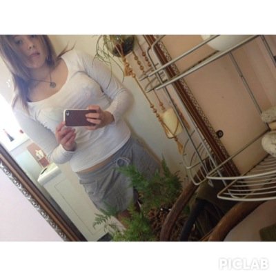 I'm 15 | iwant to runaway to the USA and surf |my rolemodel is meganfox | IG-raydogxo