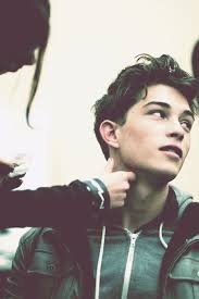 Ｃｏｍｅ ｓｉｔ ｈａｖｅ ａ ｄｒｉｎｋ. ❝They call me homewrecker and I break a million hearts just for fun.❞ Italian. [#PercyJackson]