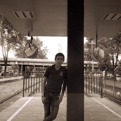 No prometo sonrisas, sígueme a tu riesgo.