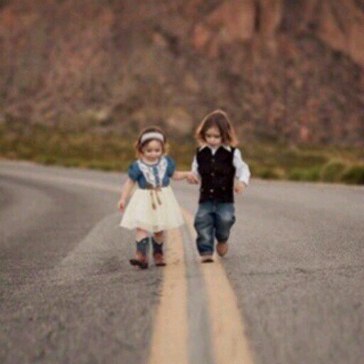 ادرّج الرجل واحلامي على قدّي .. ورجلي تروم المشي والارض منطرحه والدمع ، لابد ماينزل على خدّي ان طاح من حزن ولا طاح من فرحه. )طالب جامعي/~