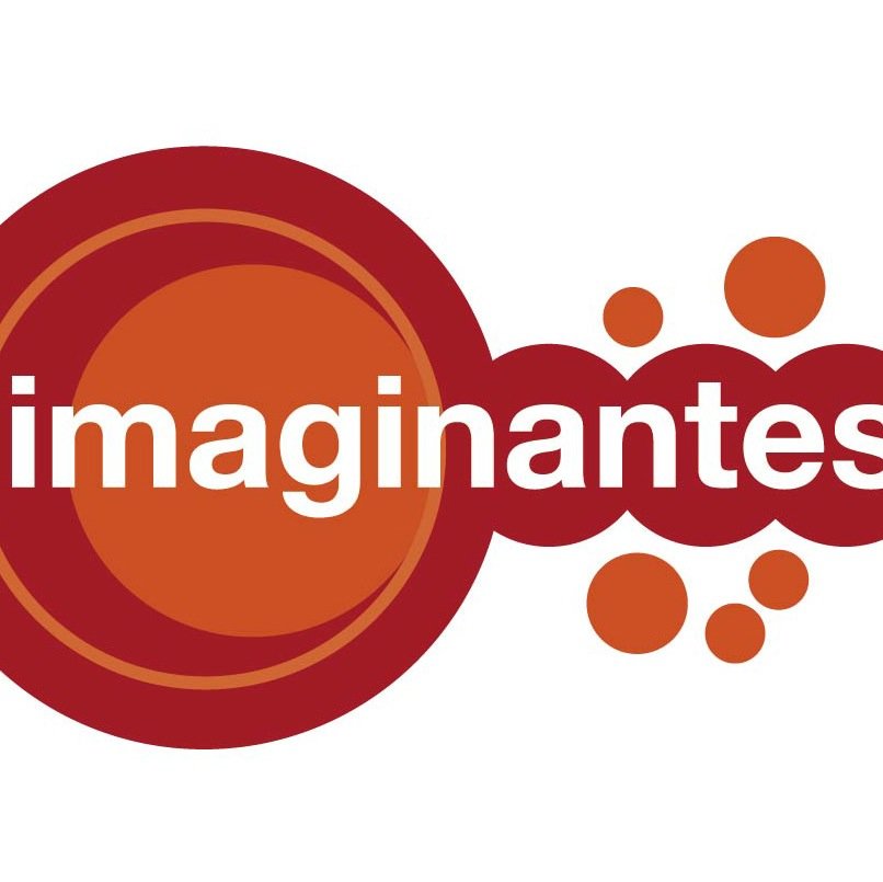 Somos un grupo de profesionales de las artes escénicas, la terapia y la educación que buscamos ofrecer espacios de dialogo y comunicación a través del cuerpo.