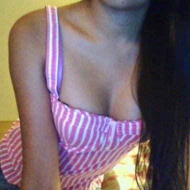 18 ans d'origine asiatique, adorant le sexe et même si je suis #bisexuelle, je préfère les hommes. Pour me parler en PV : http://t.co/MH3uXjg8gD
