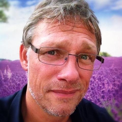 WebshopFoto's profile picture. Vanuit de studio in Amsterdam lever ik productvideo's, productfoto's, YouTube-commercials en 360-graden-product-view voor websites en webshops. 020 - 737 22 87