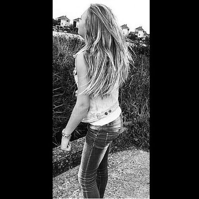 instagram; @xlizzyb snapchat; xlizzy23