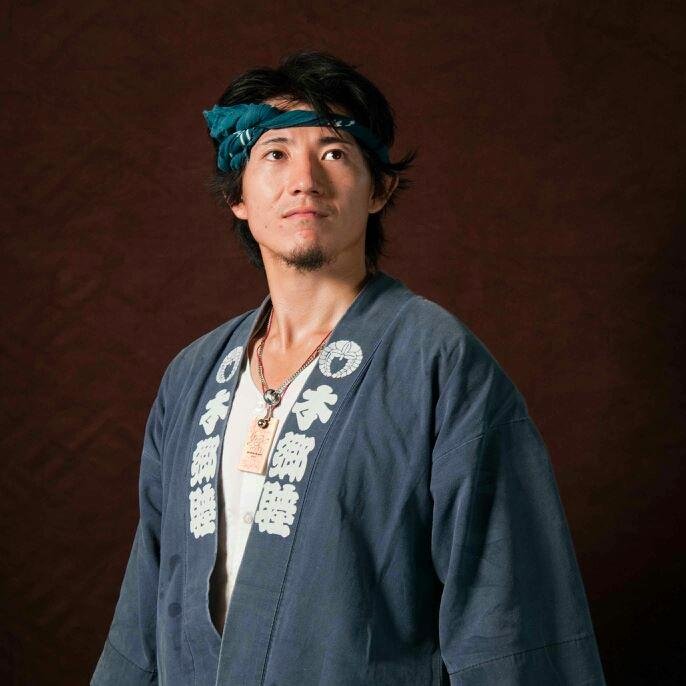 ドキュメンタリー映画「祭の男MIKOSHIGUY」出演。大阪万博神輿行列「世界平和祈念祭」主宰。横浜本郷台の春日神社で祖父が製作した神輿の伝統を守り続けるのが生涯の約束。マツコの知らない世界/NHKU-29出演。祭を未来へ届けましょう！