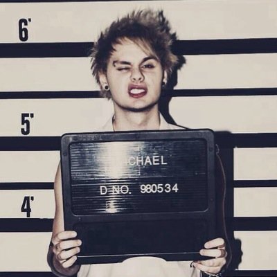 HI! you have just received a free follow. don't follow this acc, follow @BluePenguiiin :) ty!