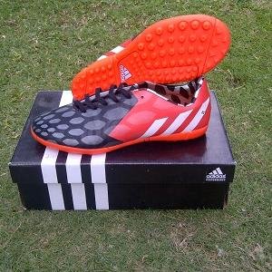 Kami menjual berbagai sepatu futsal terbaru dan berkualitas dengan harga yang terjangkau. Hub 085646449398/PIN 79e0292f