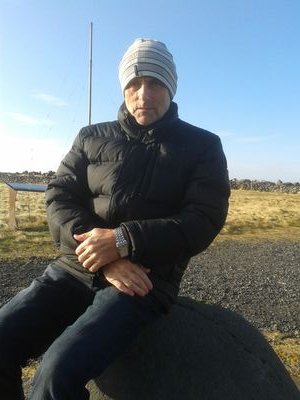 Ólst upp í Grundarfirði. Bjó 18 ár í Sydney. Grew up in small fishing village in Iceland. Lived 18 years in Sydney Australia.