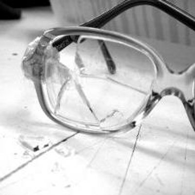 割れた眼鏡 Broken Megane Twitter 割れた眼鏡 Broken Megane Twitter