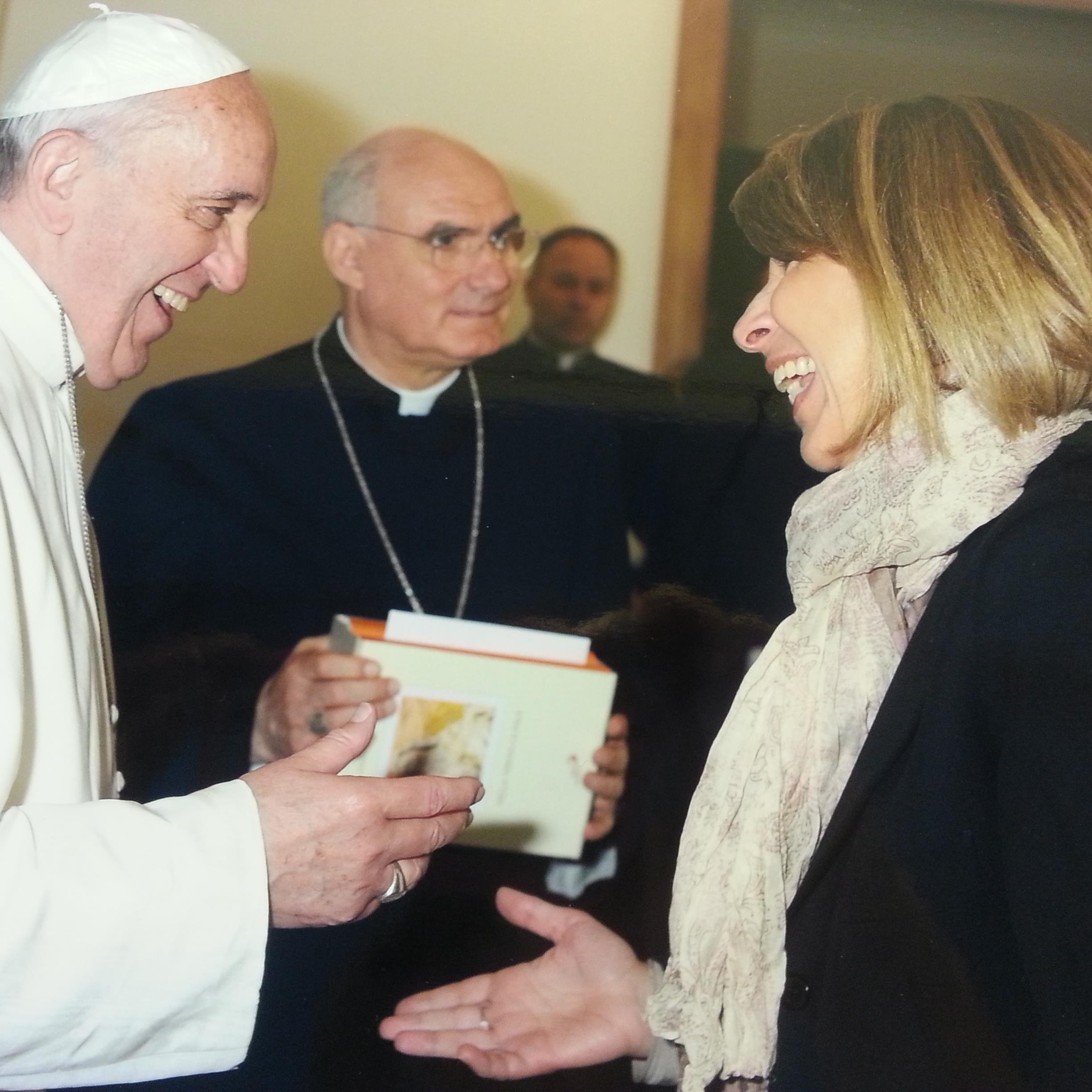 Romana e romanista. Giornalista di Tv2000 dal 1999, con il mondo nel cuore, dall'Argentina all'Afghanistan.