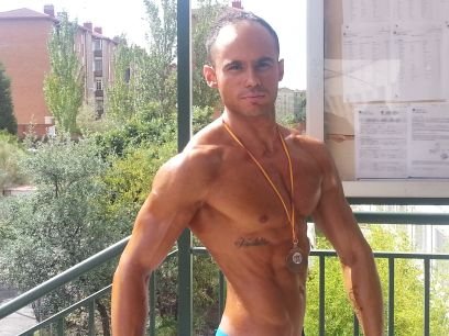 Alex_Yuste's profile picture. La vida no se mide por las veces que respiras, sino por los momentos que te dejan sin aliento.