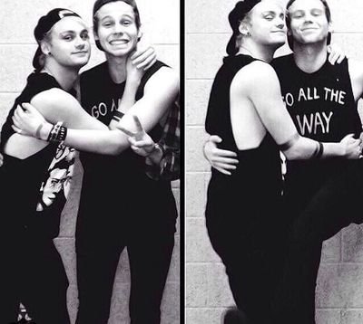 FREE FOLLOW :-) PLEASE FOLLOW @Aisha5sosAtlSws xx