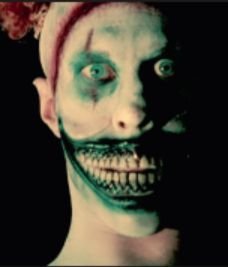 Escritor en Wattpad// 16 Años// Granada// Amo a mis lectores *-*// Trabajando en un especial halloween//