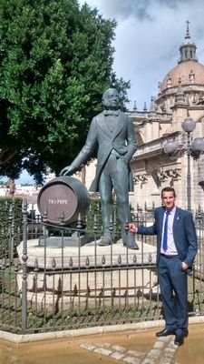 Estudiante de Ingeniería Electrónica en la Universidad de Sevilla y Grande de España xD