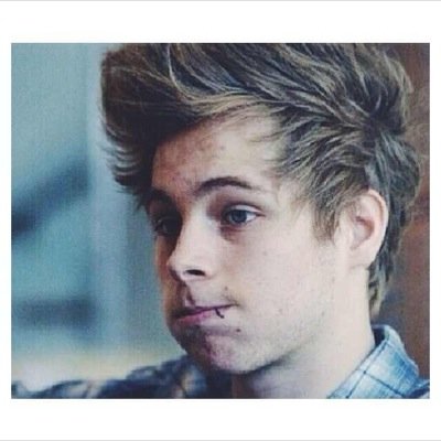 this is a free follow from @jordanbrewer19 follow and RT https://t.co/HkHBG7ebxu for a DM to emblem3, 5SOS, or Tyler Case