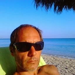 Tzovn's profile picture. 