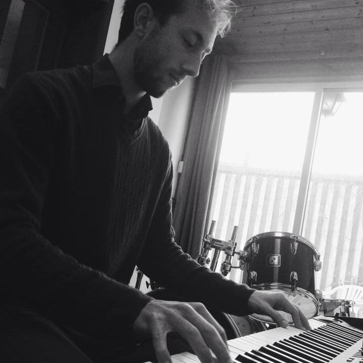 Cardiff based Musician, Pianist, Guitarist, Singer in HOMES.