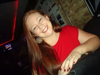 Professora de Dança do Ventre, com um amor profundo pelas diversas culturas. Amo ler!!!! Escritora de fanfics e poemas.
