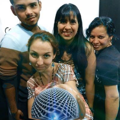 Siente la buena vibra con temas de interés, música, farándula, deportes y más a través de la señal web de Radio Sin Precedente.