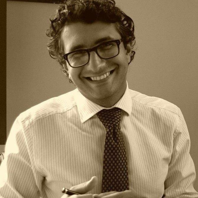 Avvocato amministrativista cassazionista, difensore di diritti e di sogni, studio boutique dell'anno 2016 e 2017, papà, ex pallanuotista