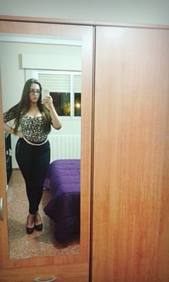 hacer lo que me gusta ,eso es lo que quiero.un poco DIFERENTE . siempre bailo repito siemprepara evadirme .musica negra3  ~feliz  ~    instagram : @criisty17