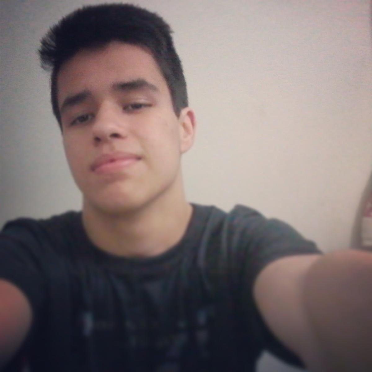 Uma mina linda pique de princesa , desde muleque admiro sua beleza (8'
