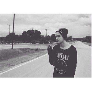 mutualshades's profile picture. 100% secret, any fandom, any person, dm me the @ name and shade you want and ill serve it