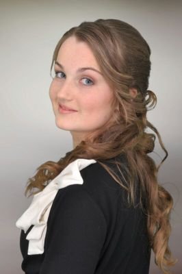 Debora Romkes Brands / 14-04-1993 / getrouwd met Gerrit / Afgestudeerd als Assistent Accountant - Bedrijfsadministrateur / Werkzaam bij VABU /